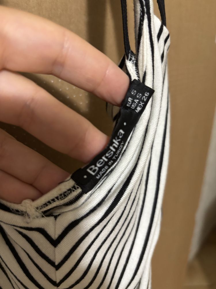Macacão às riscas branco e preto