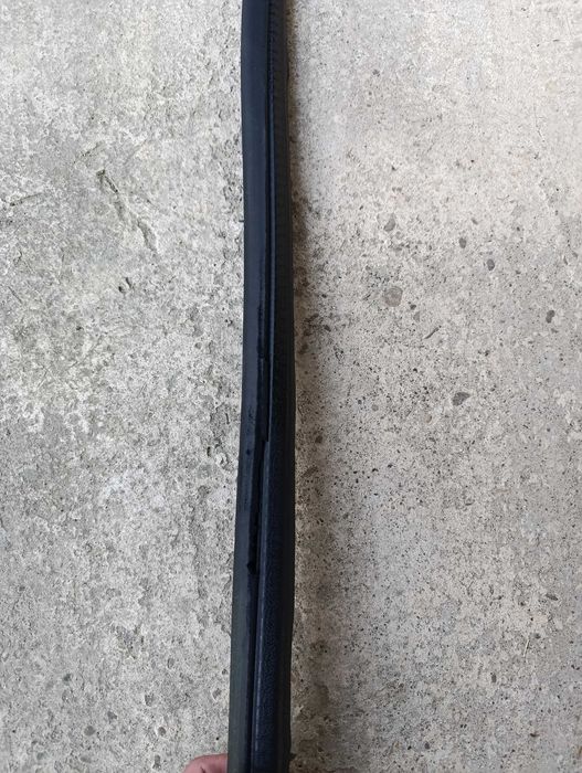 Ущільнювач передніх дверей на пежо 3008