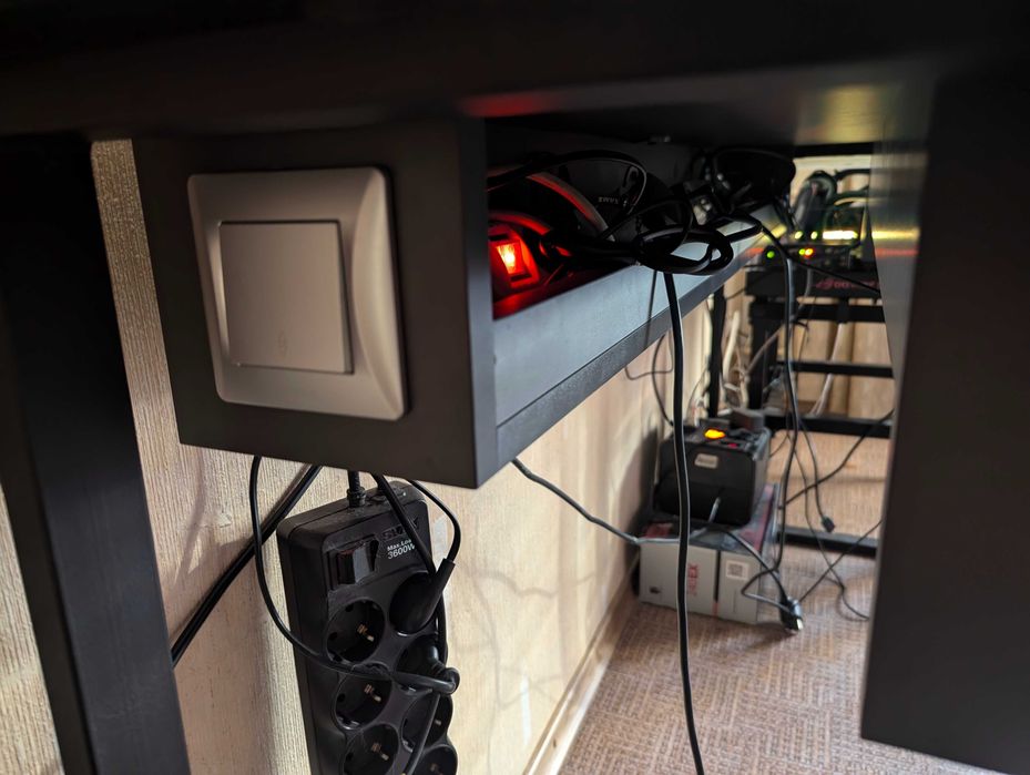 Стіл компютерний