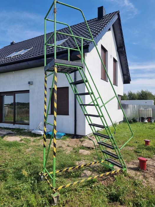 Mobilna drabina podestowa stalowa