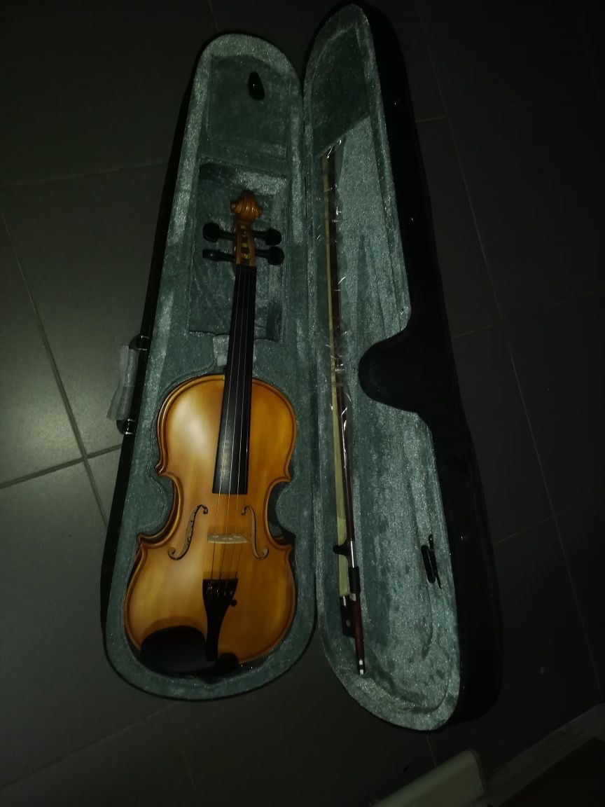 Violino de madeira novo