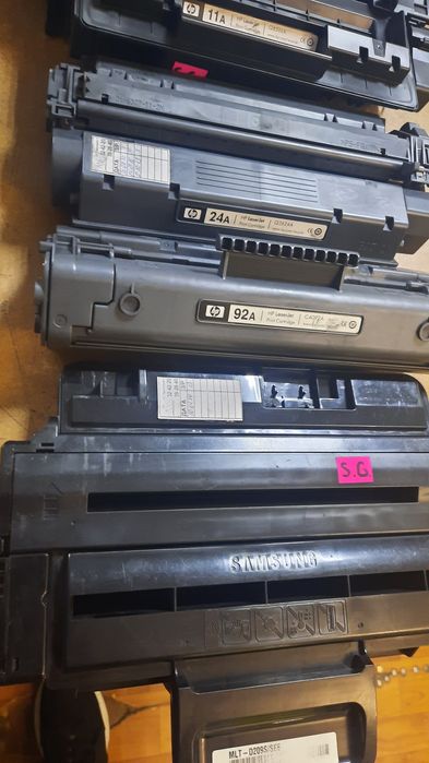 Картриджи HP, Samsung.