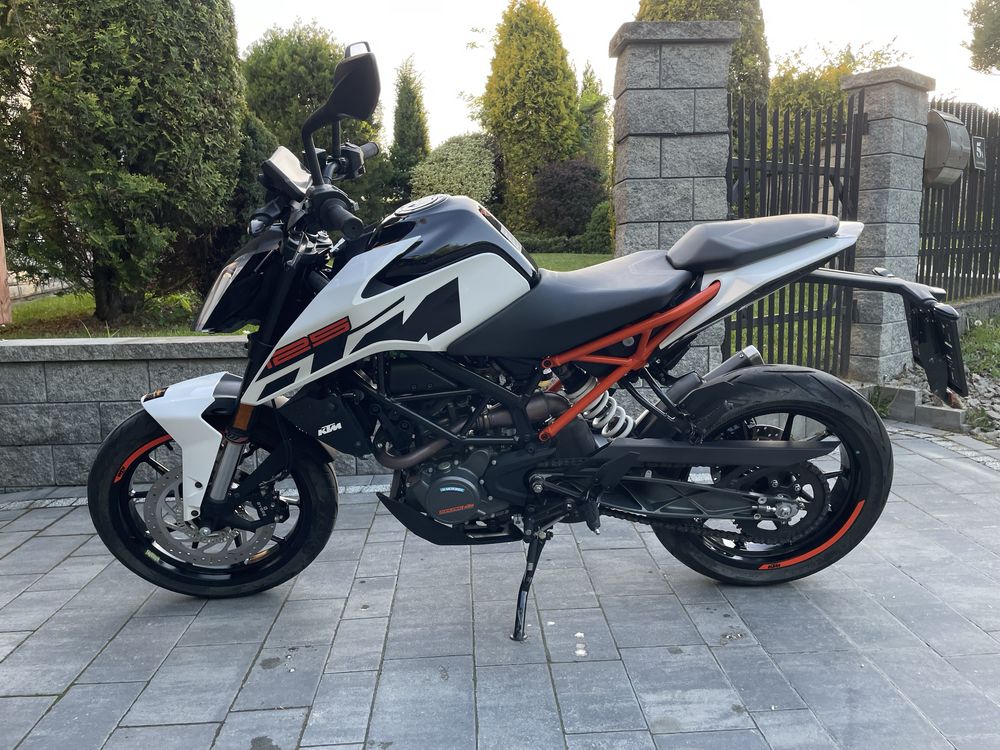 2017 ROK KTM DUKE 125 ABS Przebieg 7065 km Transport Bezwypadkowy