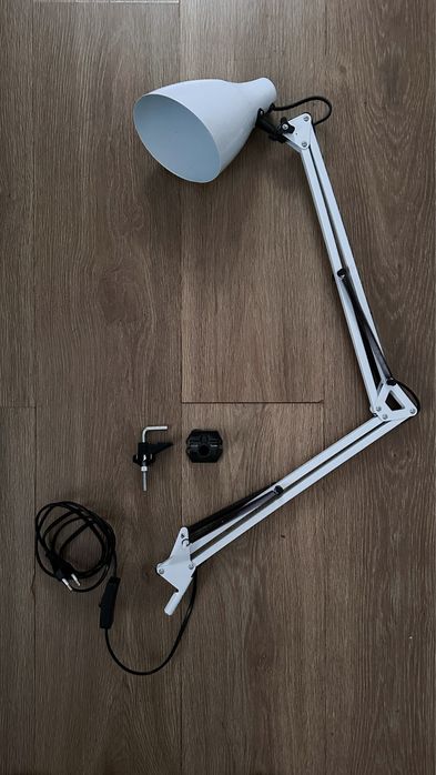 Лампа в розетку, біла