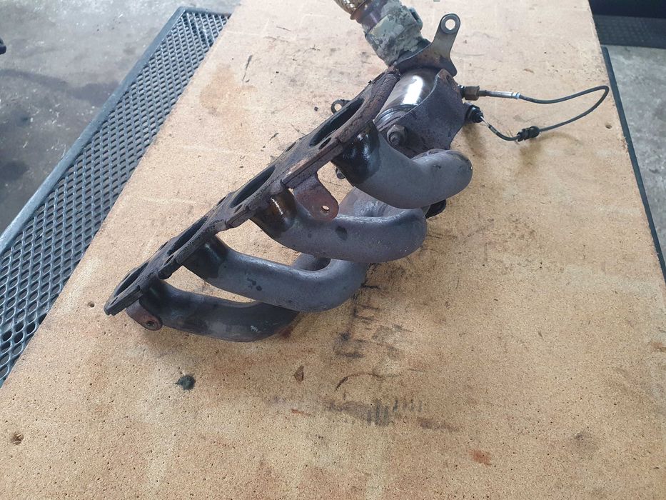 Kolektor wydechowy złącze portki Vw Touran 04 r 1.6 Fsi 115 km BAG