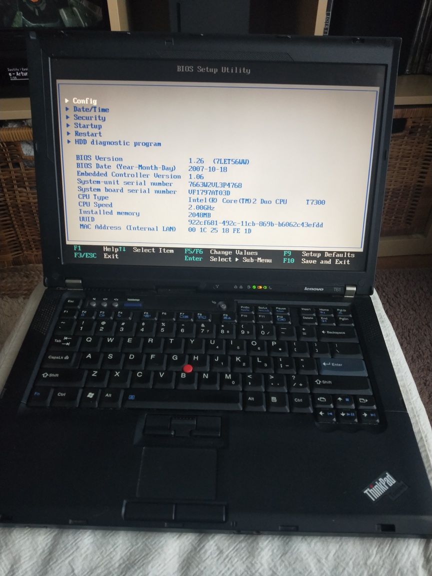 Lenovo ThinkPad T61 Intel Core 2 Duo T7300

2GB RAM 
Napęd DVD 
HDD 80