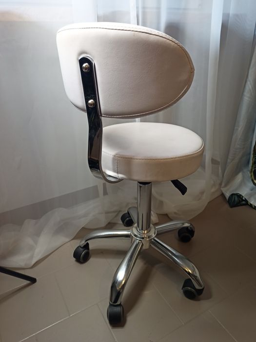 Taboret kosmetyczny, hoker