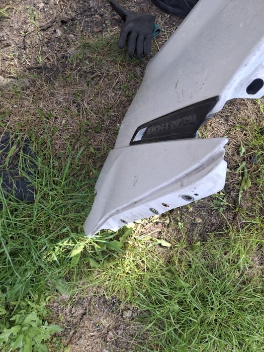 Vw Transporter T6 Multivan błornik lewy przod ladny