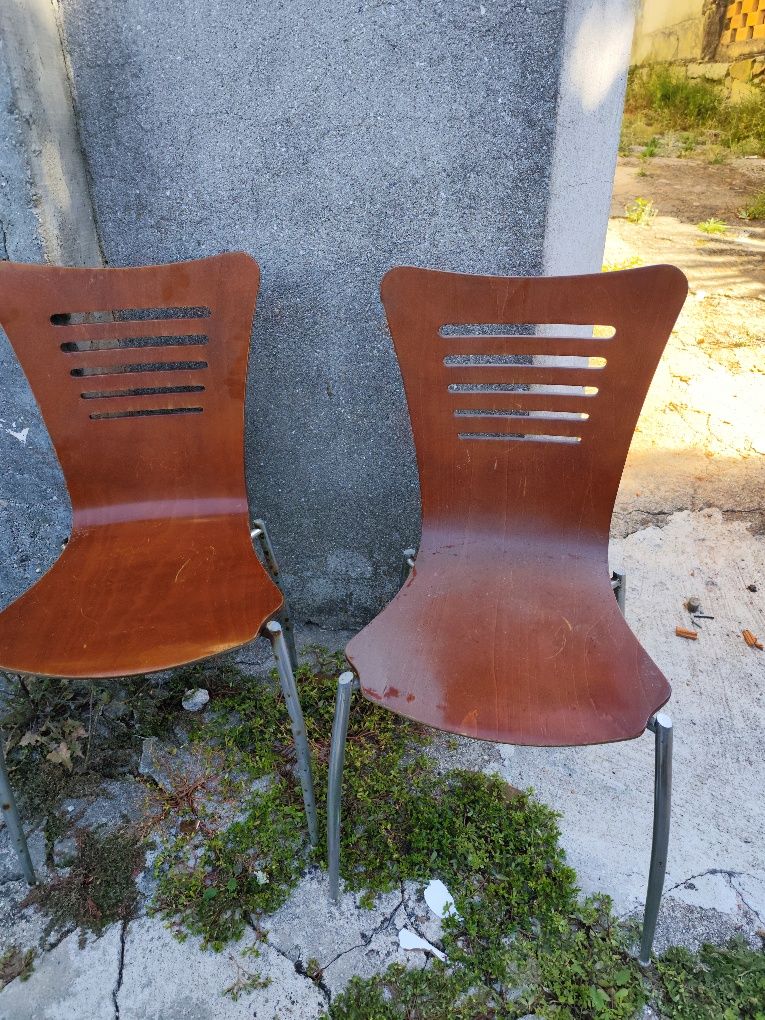 Lote de cadeiras com mesas