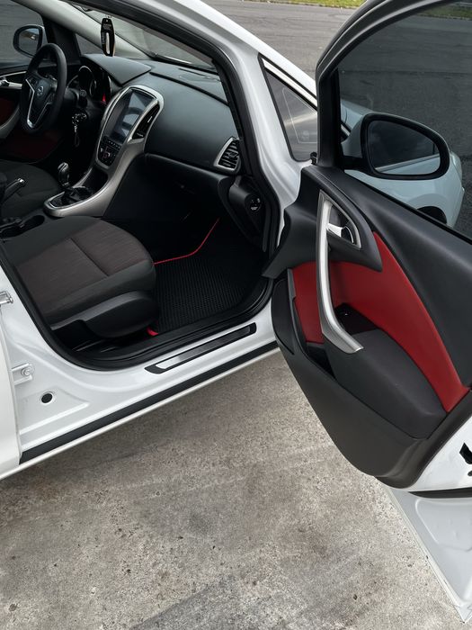 Продам Opel Astra 2011