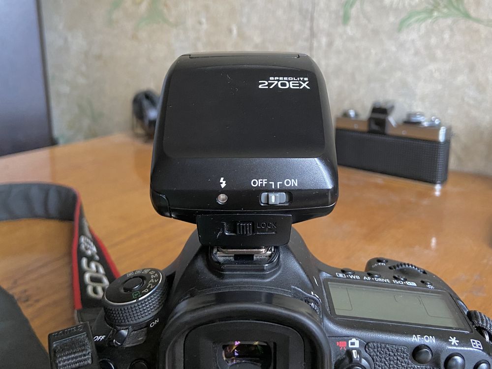 Спалах Canon Speedlite 270EX