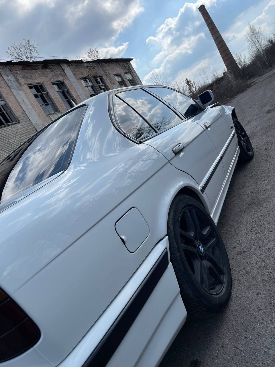 Продам BMW E34 520I