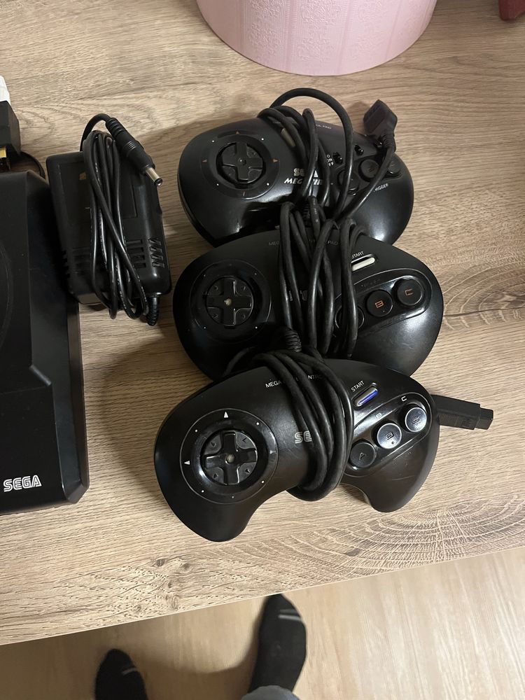 Mega Drive 3 comando ,3 originais e um com todos os jogos disponíveis