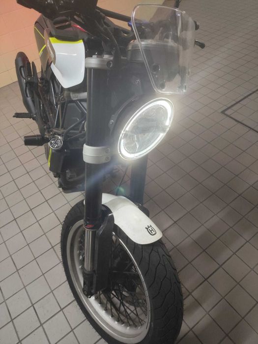 HUSQVARNA Svartpilen 401 UNICA