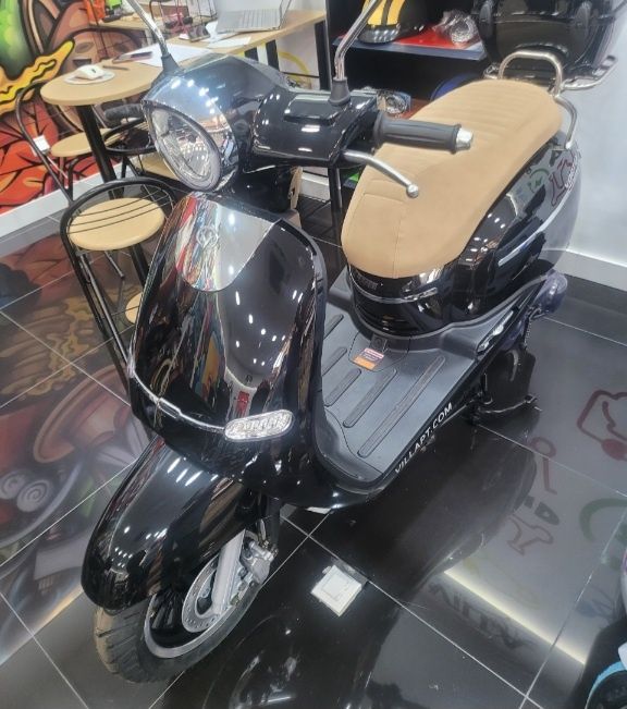 Scooter 125cc automática.  Apenas 4 mil km. Ano 2023