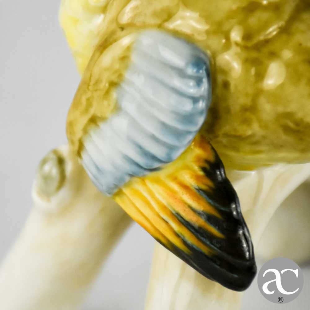 Figura de pássaro em porcelana espanhola