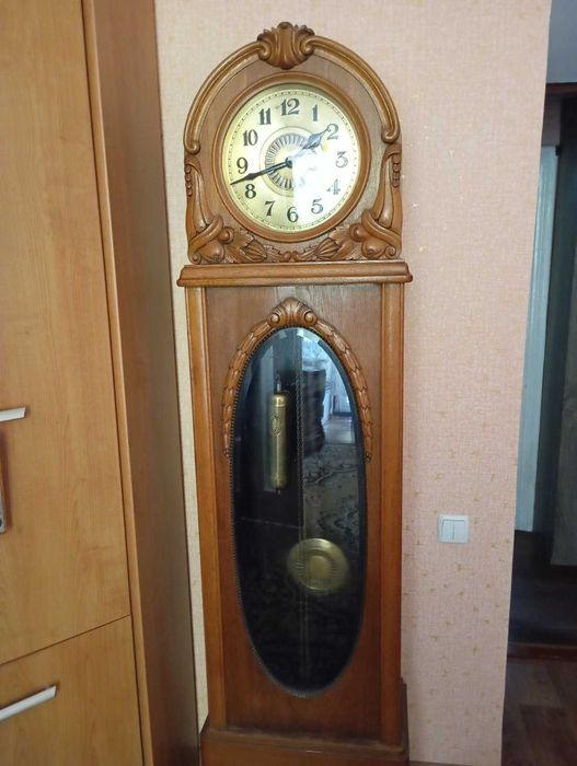 Кабінетний напольний годинник, антикваріат, Густав Беккер