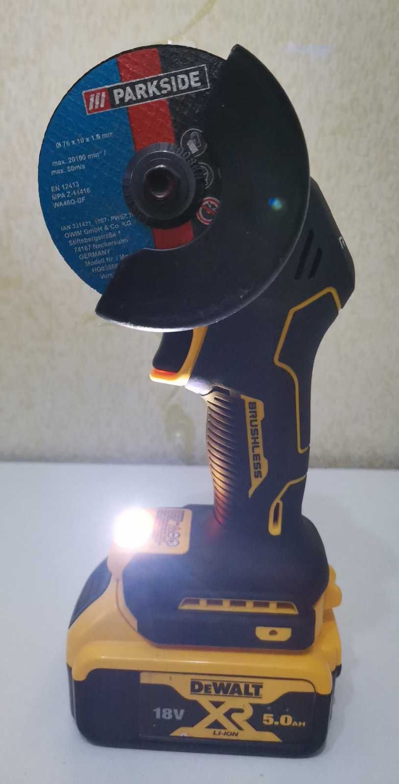 Аккумуляторная дисковая пила (мини-болгарка) DeWALT DCS438N