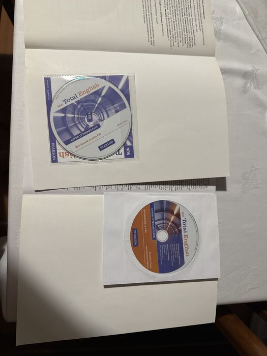 New total English Upper Intetermediate com Audio CD e DVD