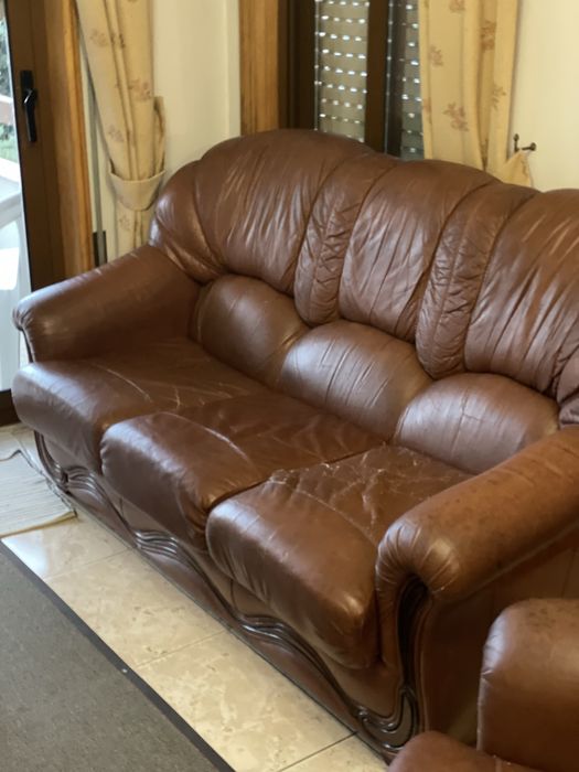 Vendo sofás em pele