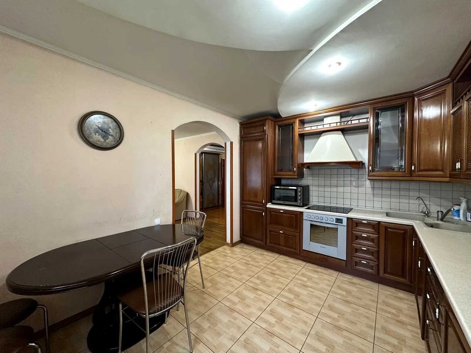 Продаж 3 кім Ахматової 43 Безнал метро Осокорки  Дніпровська наб