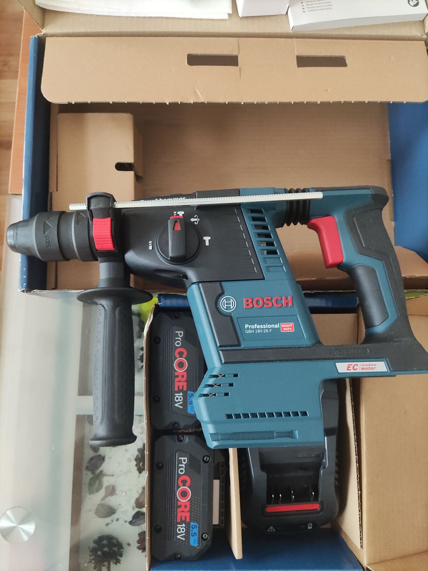 Zestaw Bosch GBH 18V-26F+2 x 5.5Ah ProCore +ład