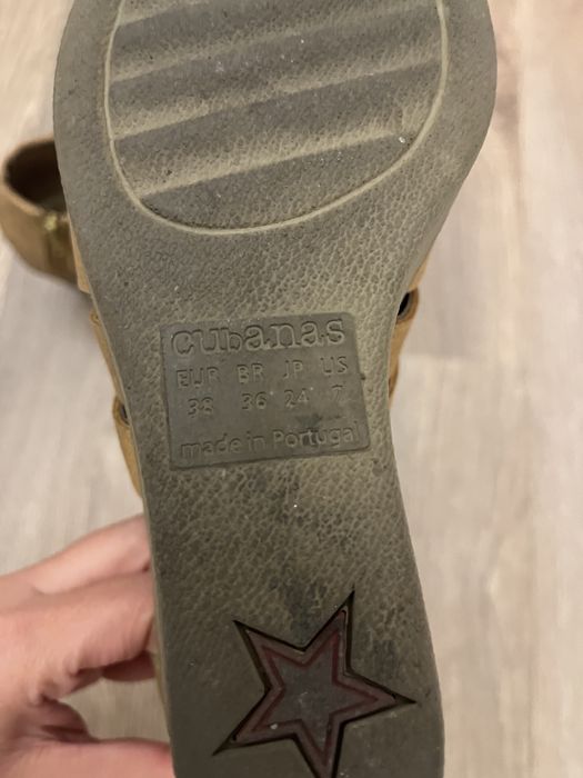 Cubanas sandália com salto de cunha n38