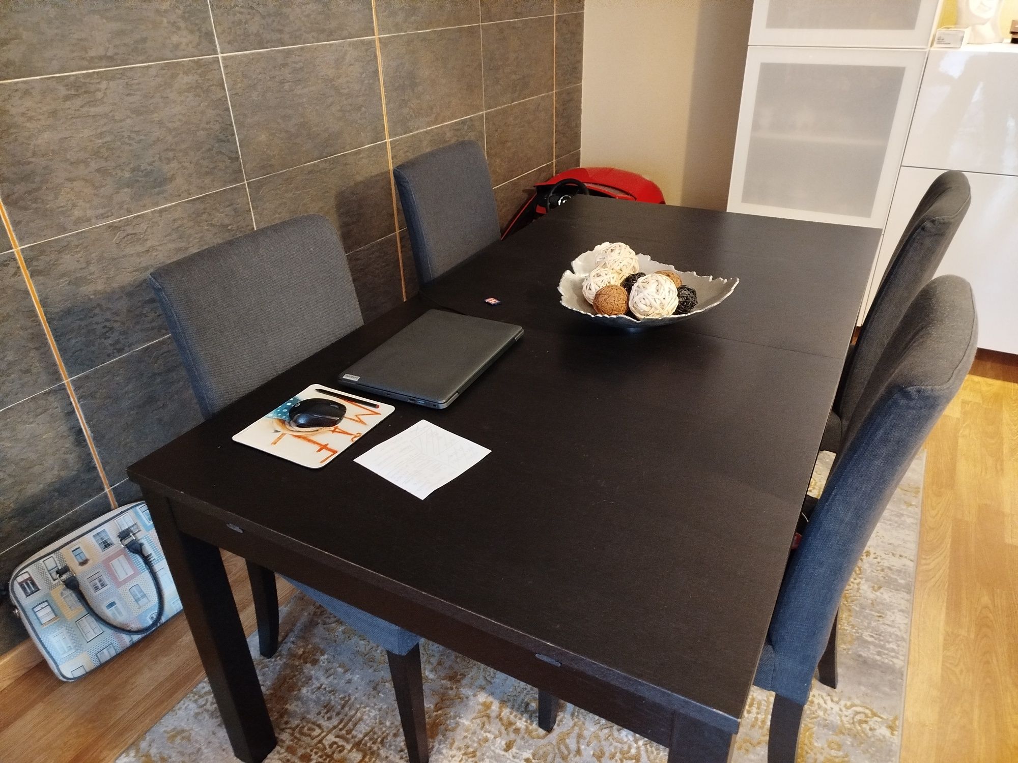 Mesa de refeições ikea extensível com 4 cadeiras