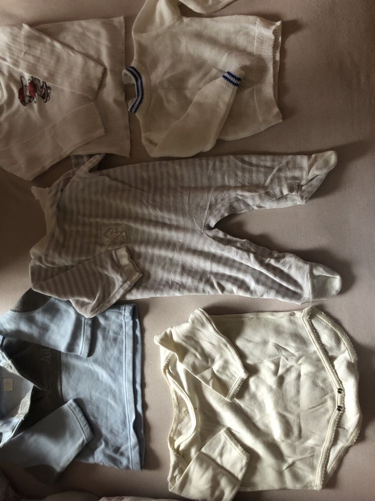 Conjunto de roupa de bebé