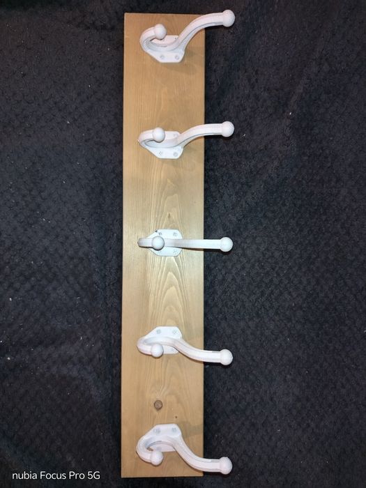 Wieszak ścienny na kurtkę kurtki ubrania