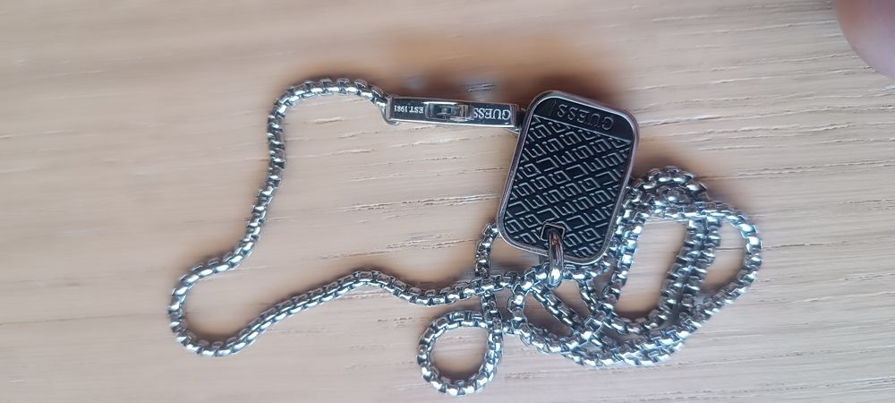 Colar em aço marca Guess