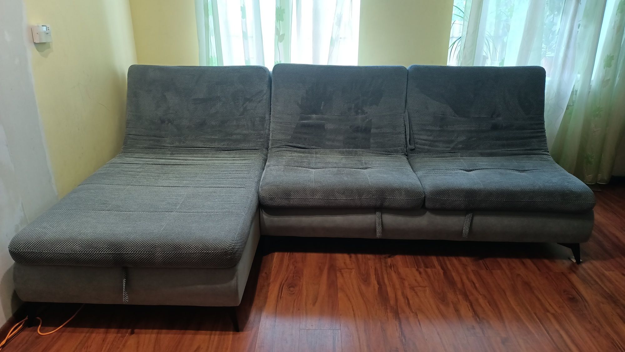 Продам диван в гарному стані