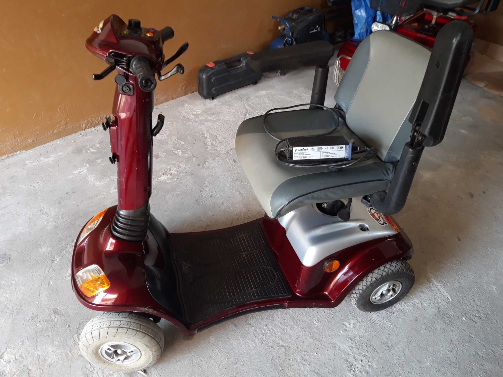 Czterokołowy skuter elektryczny dla seniora