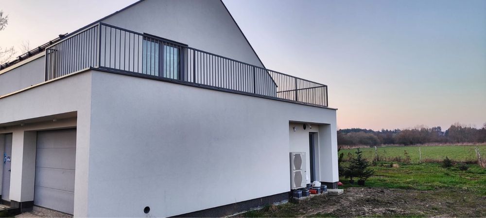 Balkon zewnętrzny, francuski, balustrada schodowa, ażurowa