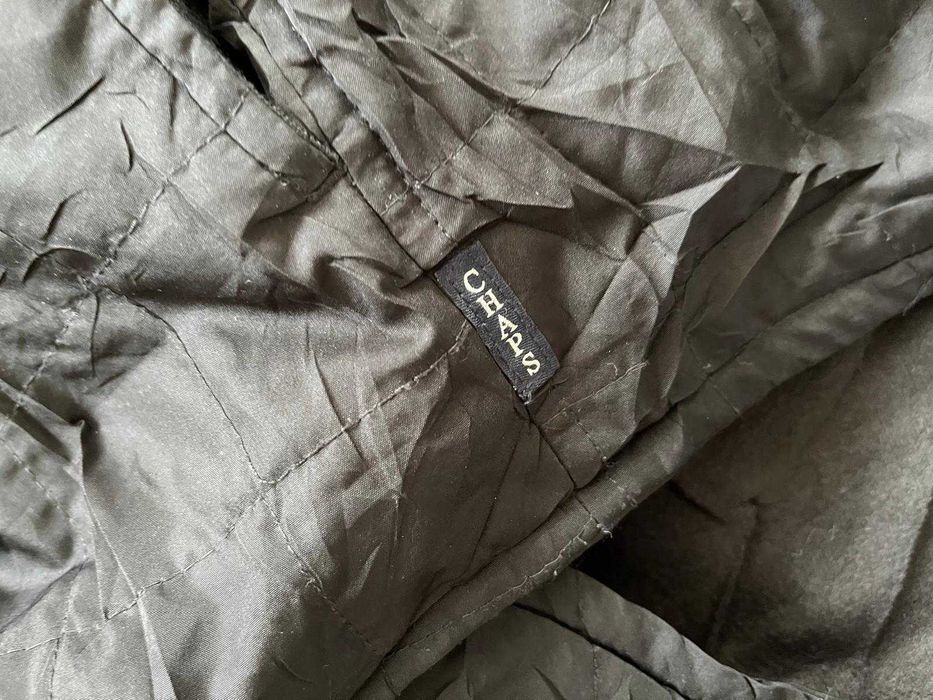 Casaco preto, Chaps.