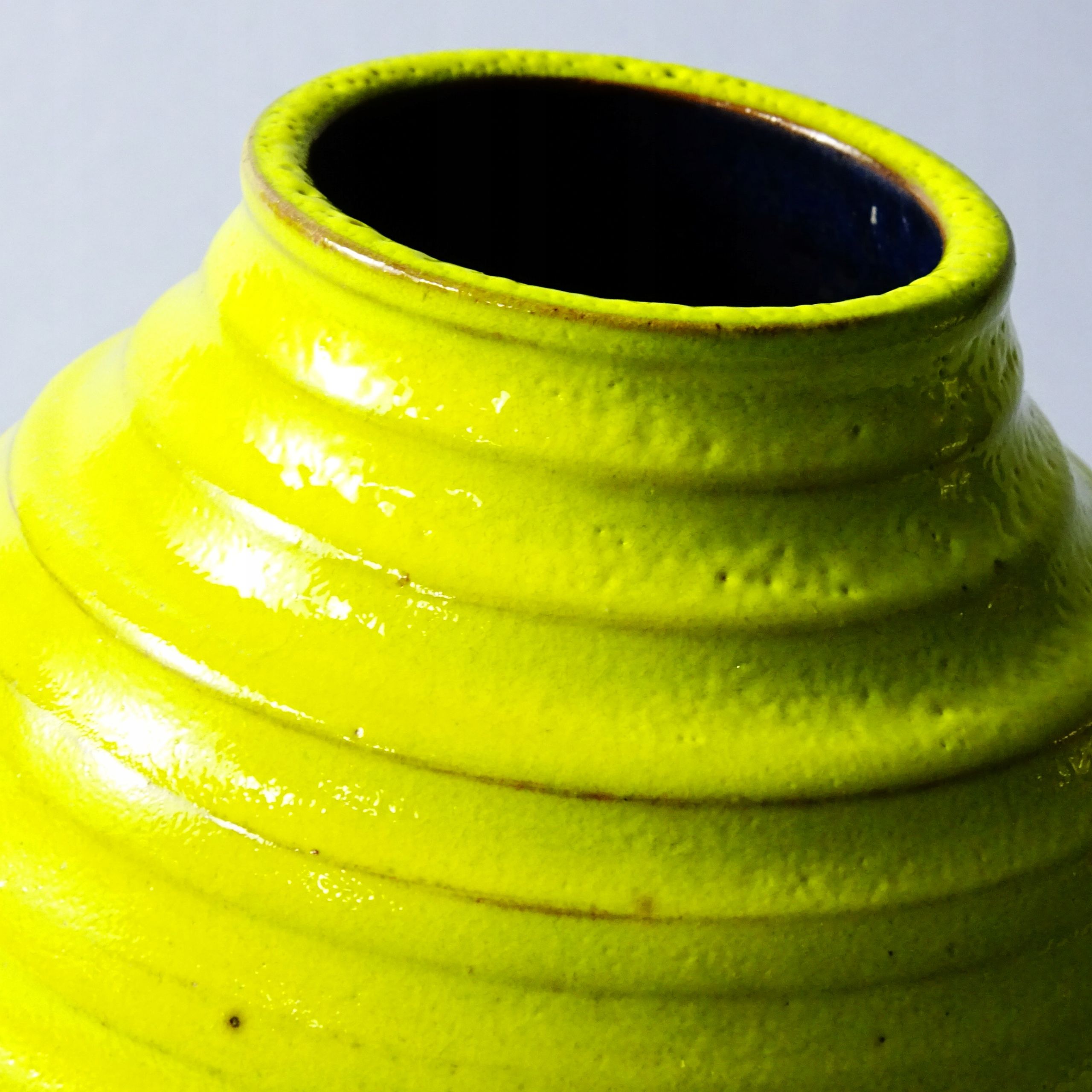 lata 7-te0 piękny żółty wazon ceramiczny