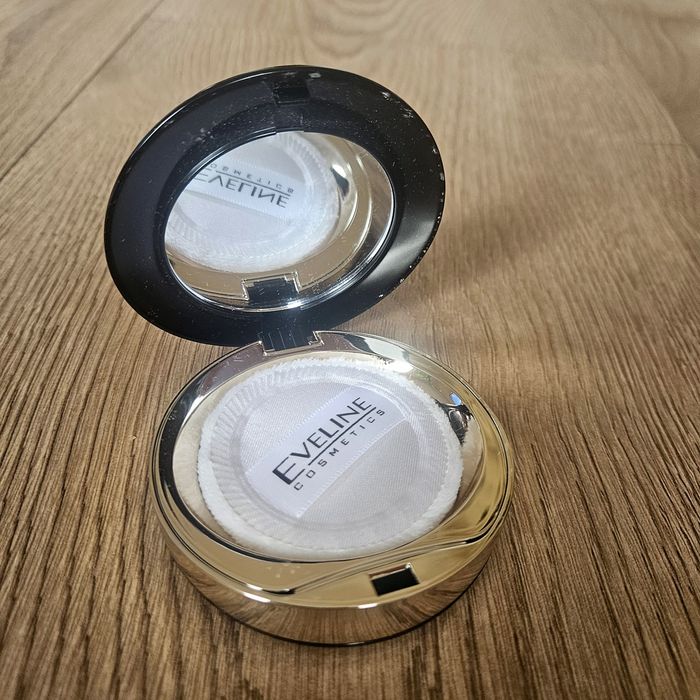 Puder minerslny Eveline