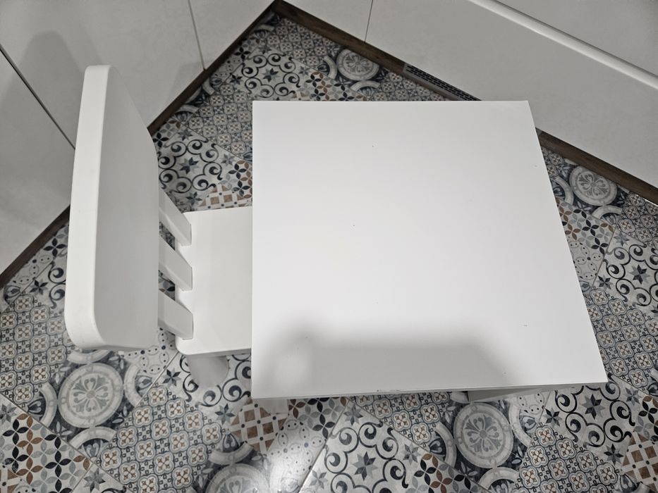 Zestaw Ikea krzesełko + stolik