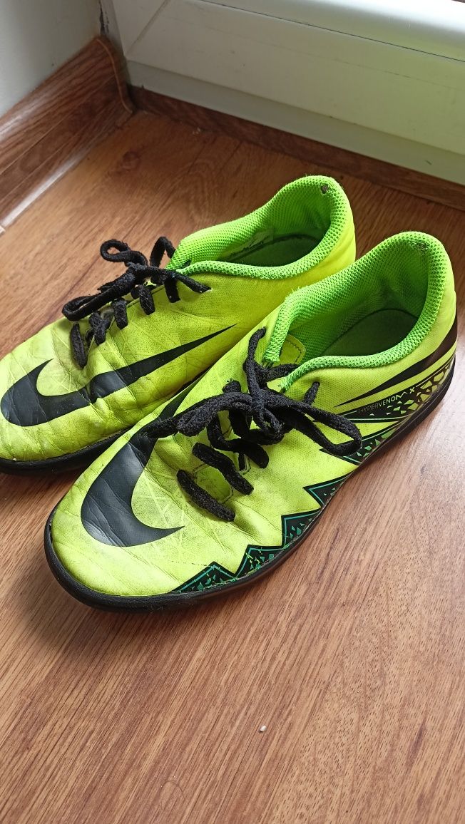 Buty Nike halówki korki rozmiar 38,5