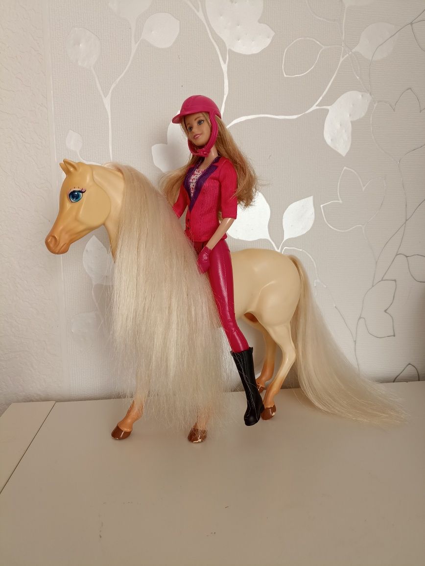 Кукла Барби и лошадка