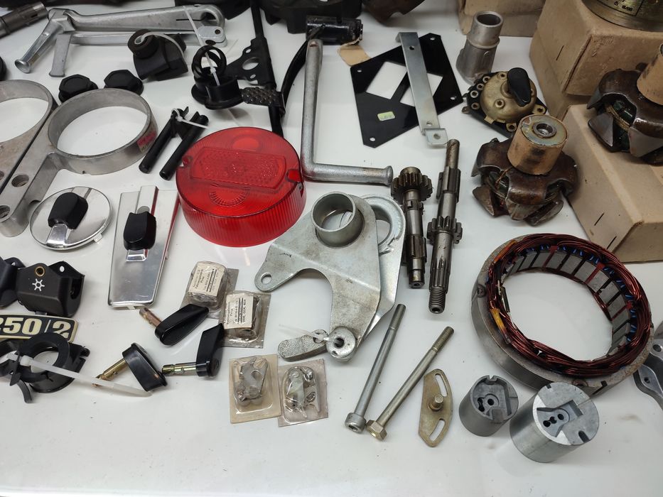 Fabrycznie nowe części DDR MZ ETZ 250 251 oraz 150 125 lub 301 TS ES