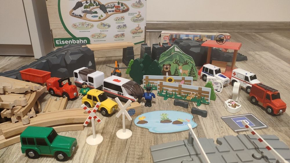 Drewniana kolejka Play tive junior + dodatkowe autka