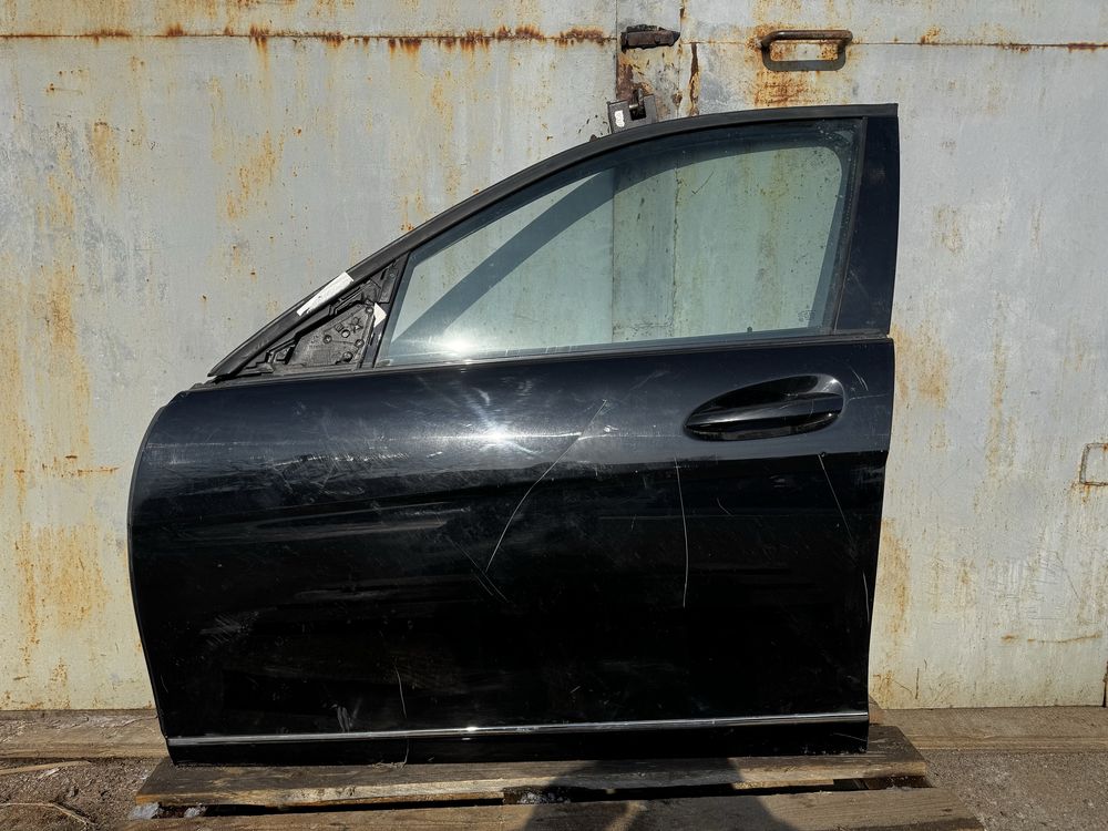 Дверь передняя левая Mercedes W204