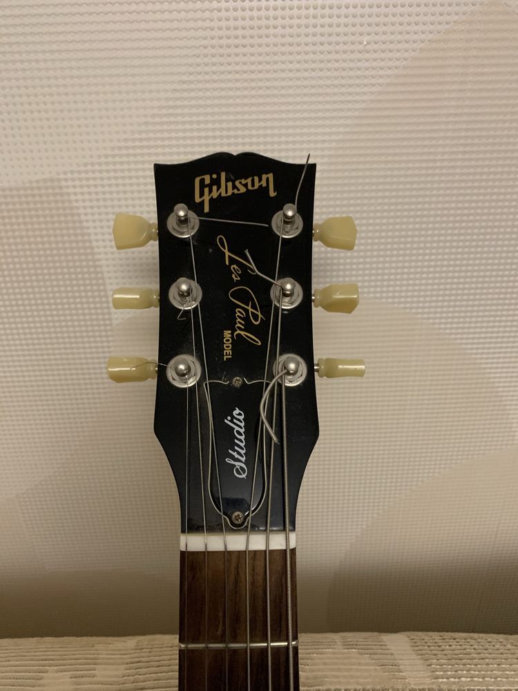 Гитара Gibson Les Paul Studio леворукая