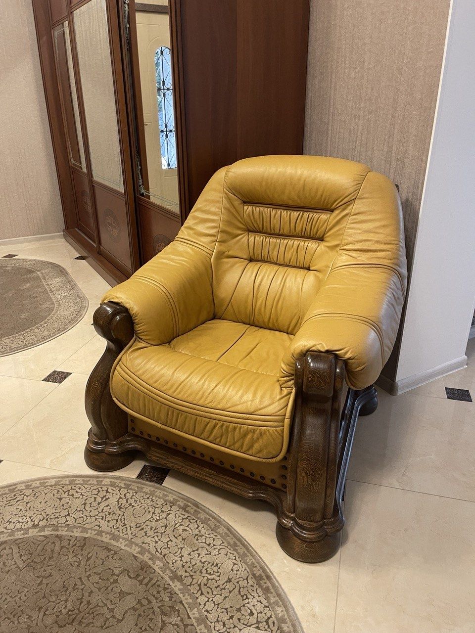 Космплект гостиной диван 2 кресла стол