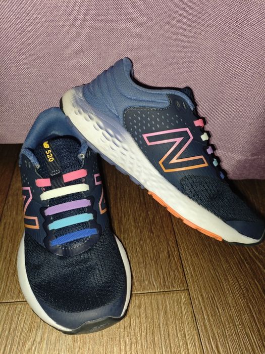 Продам кросівки для підлітків. Б/у. В гарному стані. Носили 1ин сезон.