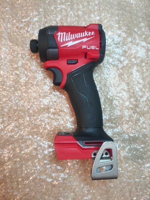 Zakrętarka udarowa Milwaukee 2953-20 FUEL 225Nm FID3-0