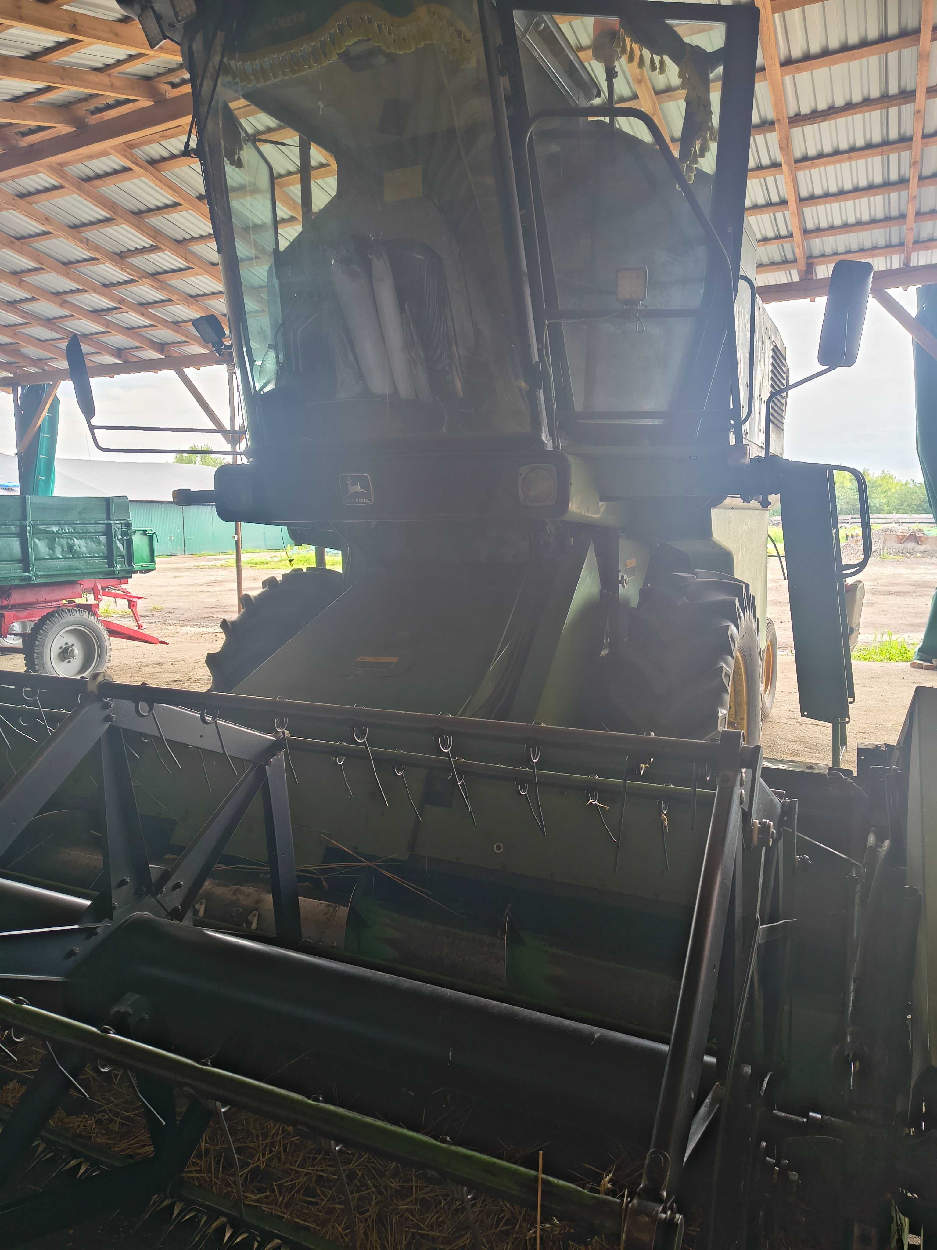 Комбайн John Deere Джон дір 1055