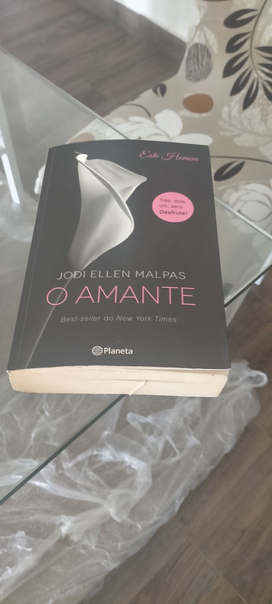 Jodi Ellen Malpas - "O Amante".  e da Candace Bushnell -Saltos Altos