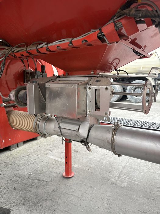 Rozsiewacz nawozów zawieszany Kuhn Venta TF 1512